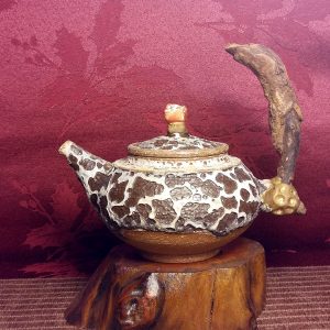 蟲蛀陶壺F02