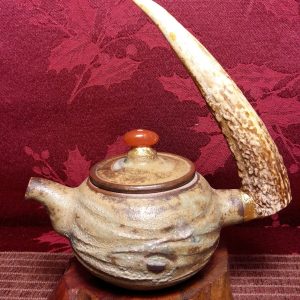 鹿角把陶壺F07